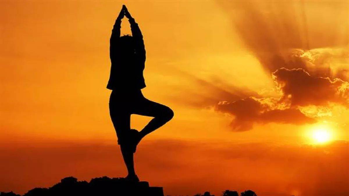 https://www.jagranimages.com/images/newimg/12042025/12_04_2025-surya_namaskar_2_23916977.jpg
