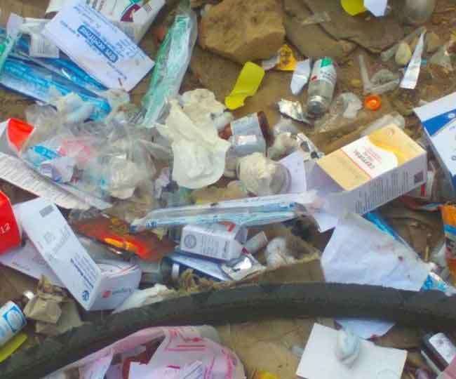 आखिरकार नगर निगम ने प्रयागराज के एसआरएन अस्पताल में करा दी मेडिकल कचरे की सफाई