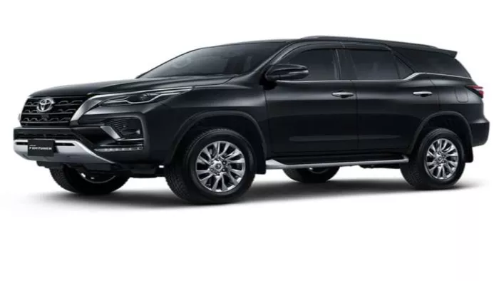 भारत में लॉन्च हुई Toyota Fortuner GR स्पोर्ट कार
