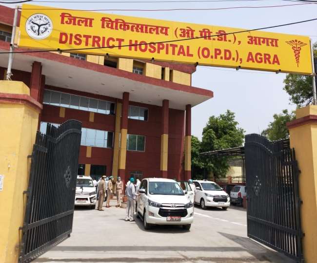 teacher ruckus in district hospital agra blames money for wirte bad rest