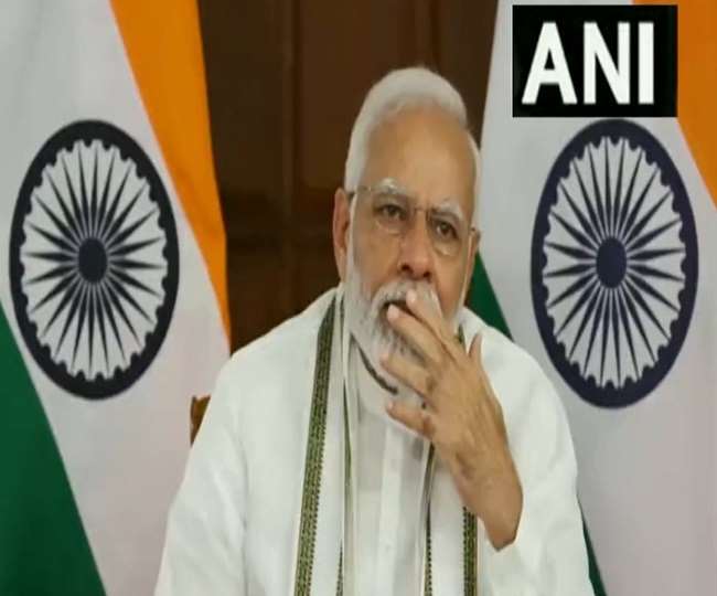 pm modi gets emotional while interacting with beneficiary during utkarsh samaroh