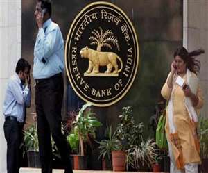 RBI steps in to control the falling rupee and believes that 600 billion dollars of forex reserve will help