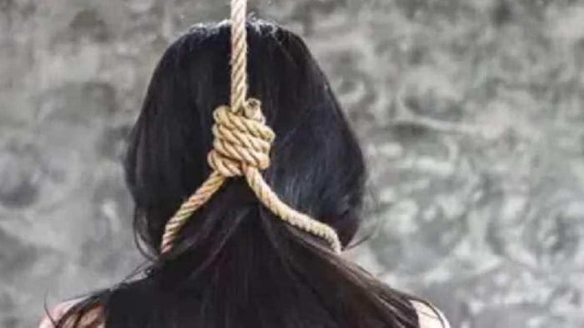 rpf female constable neetu posted in bhagalpur committed suicide in the quarter bihar