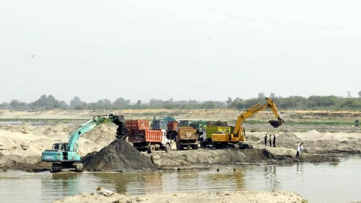 Delhi: यमुना में चल रहा रेत के अवैध खनन का खेल, माफिया की चांदी; पुलिस-प्रशासन फेल-जिम्मेदार बने मूकदर्शक