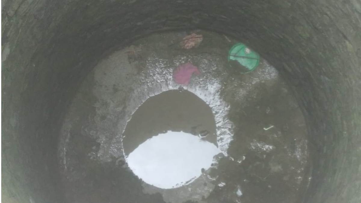 Jammu सांबा का सूखने लगा कुआं, नल से जल आने के इंतजार में दरदर भटक