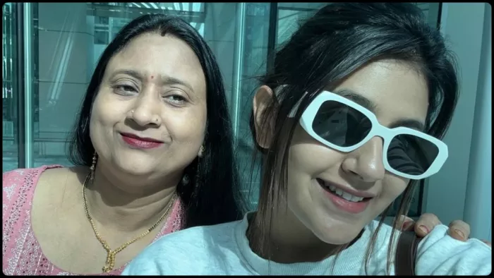 अंजलि अरोड़ा ने मदर्स डे पर मां को दिलाया खास तोहफा। फोटो क्रेडिट- इंस्टाग्राम