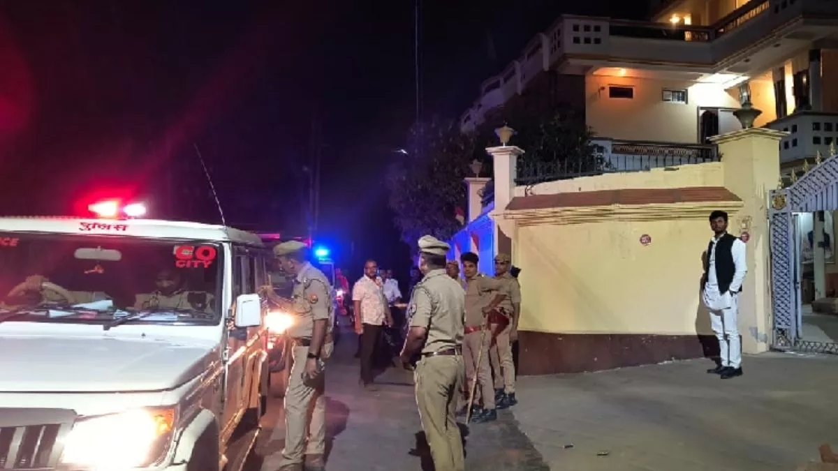 कन्नौज में सपा नेता के घर पर पुलिस ने आधी रात मारा छापा, मचा हड़कंप; खाली हाथ लौटे अधिकारी