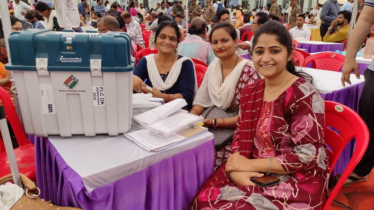 https://www.jagranimages.com/images/newimg/12052024/12_05_2024-phase_4_voting_in_mp_23716255.jpg
