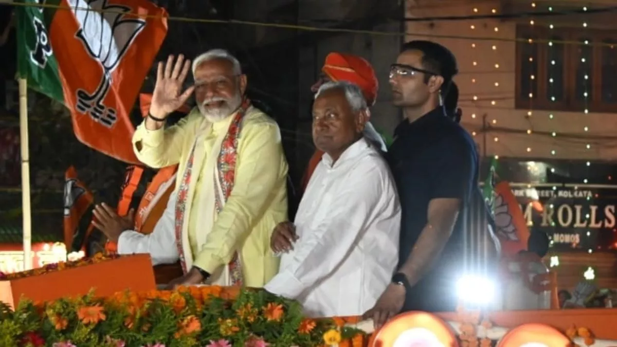 PM Modi Roadshow in Patna: पीएम मोदी ने पटना में रचा इतिहास, नीतीश भी रहे मौजूद; भगवामय रोडशो में दिखा अद्भुत नजारा