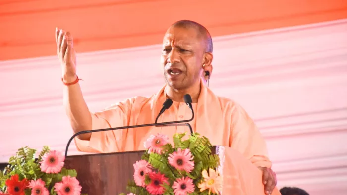 परमहंस योगानंद की जन्मस्थली स्थित स्मृति स्थल के शिलान्यास कार्यक्रम में संबोधित करते मुख्यमंत्री योगी आदित्यनाथ। सौ.सूचना विभाग