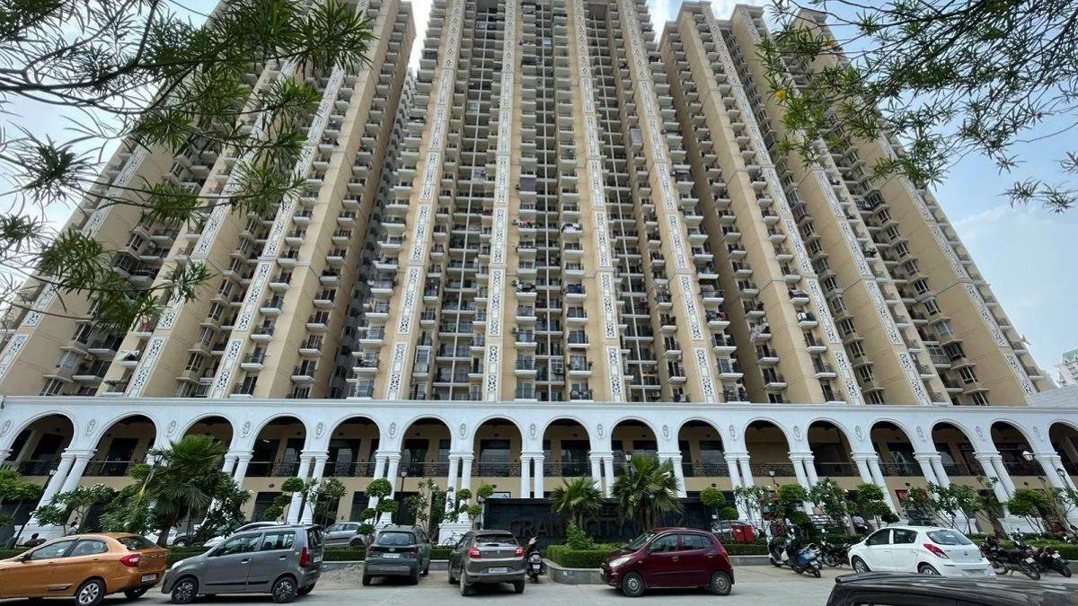 ncr woman accused her brother of fraudulently getting a flat in his name in prateek grand city society