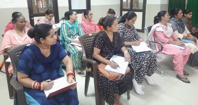 asha will go doortodoor to the workers to identify the diseases of trachoma disease dr geetanjali singh