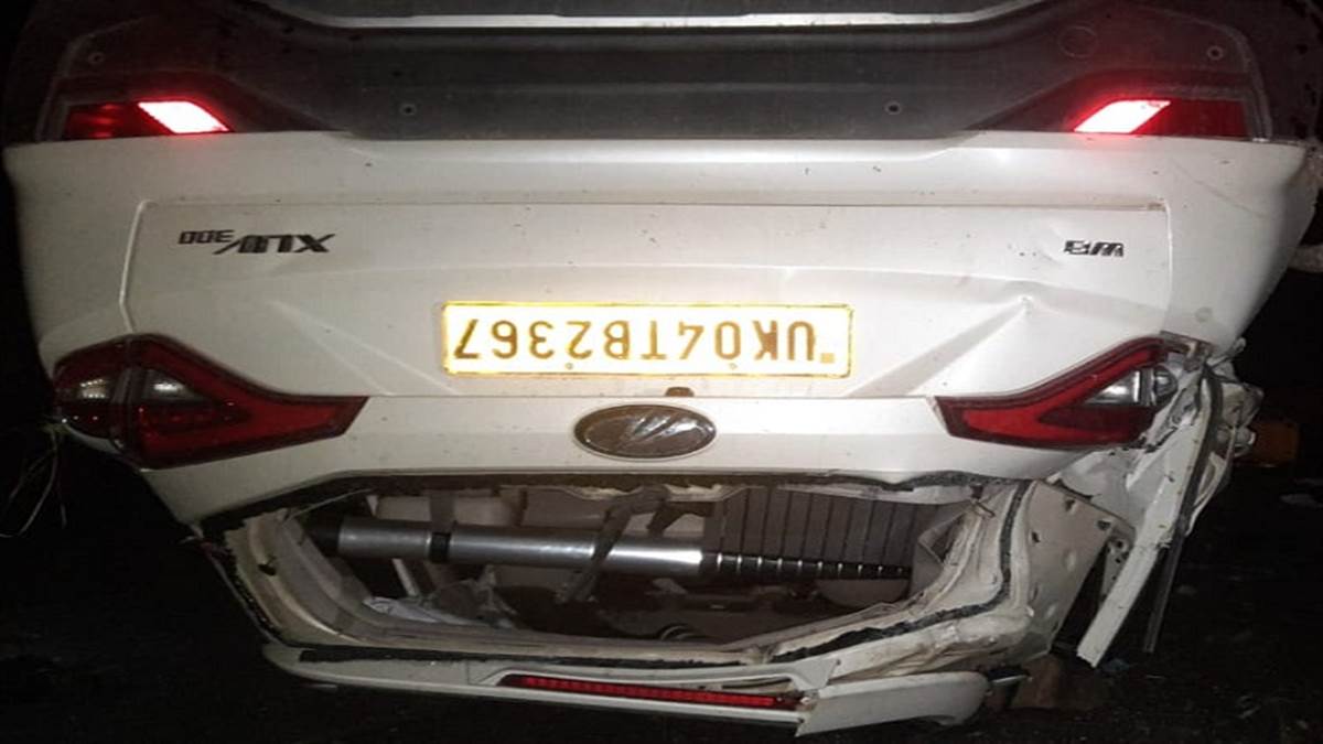 jio company vehicle fell into a deep gorge in nainital two died