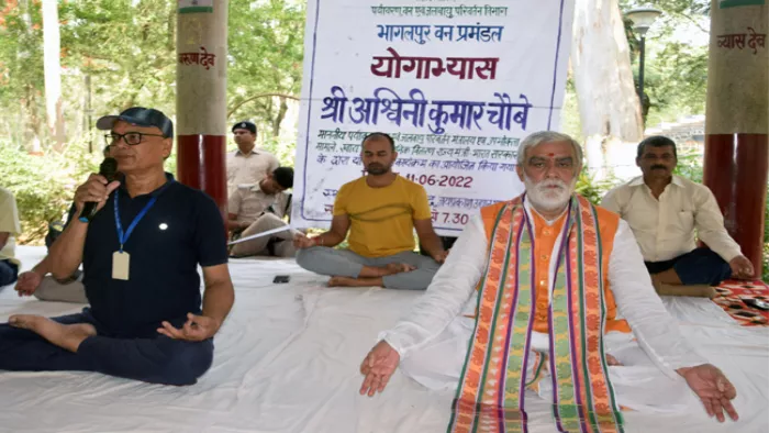 जयप्रकाश उद्यान भागलपुर योग स्थल पर योगाभ्यास करते केंद्रीय राज्य मंत्री अश्वनी कुमार चौबे।