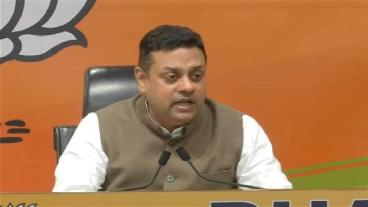 गबन का आरोप लगाते हुए भाजपा प्रवक्ता संबित पात्रा