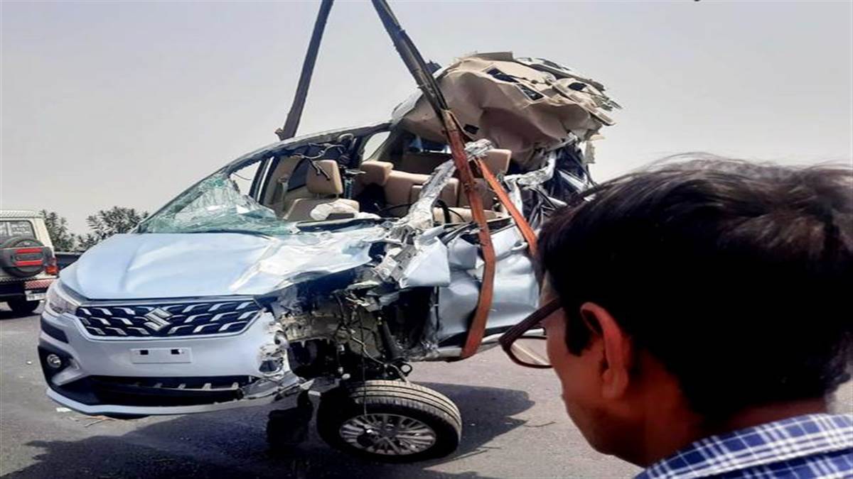 सरहिंद में कार में सवार चार लोगों की मौत की खबर है।