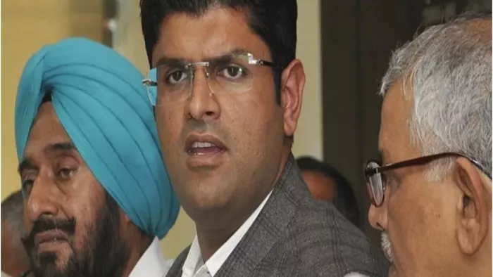 JJP विधायक दल की बैठक के बाद बोले देवेंद्र बबली- 'पूरे पांच साल चलेगी गठबंधन की सरकार'