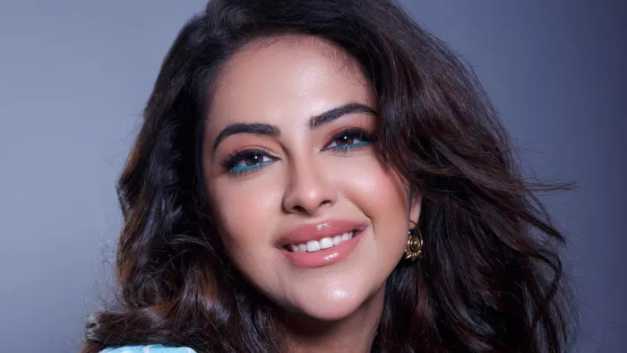 Avika Gor On South Film Industry, Twitter
