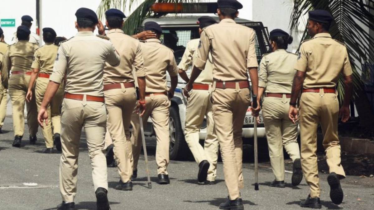 Jamshedpur दूसरे समुदाय के शख्स को घर बेचने पर स्थानीय लोगों में रोष, थाने का घेराव कर जताई