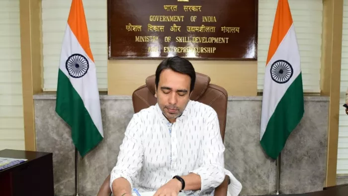 दिल्ली में कौशल विकास और उद्यमिता मंत्रालय के राज्य मंत्री (स्वतंत्र प्रभार) के रूप में पदभार ग्रहण किया। सौजन्य रालोद