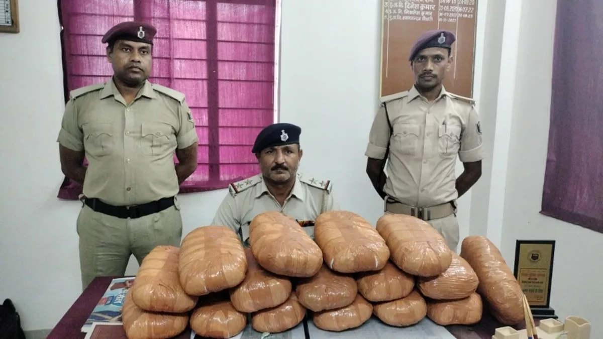 Lakhisarai News: साउथ बिहार एक्सप्रेस ट्रेन के शौचालय में चल रहा था खेला, पुलिस की नजर पड़ी तो उड़े होश; जांच शुरू