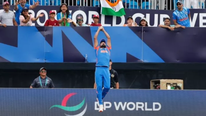 Mohammed Siraj Catch: सिराज ने लपका नीतीश कुमार का अद्भुत कैच