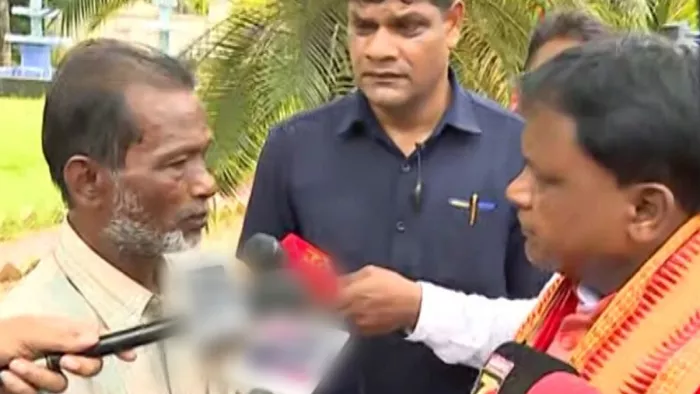 Odisha News: सीएम पद की शपथ लेने से पहले लोगों से मिले मोहन माझी। (फोटो-एएनआई)