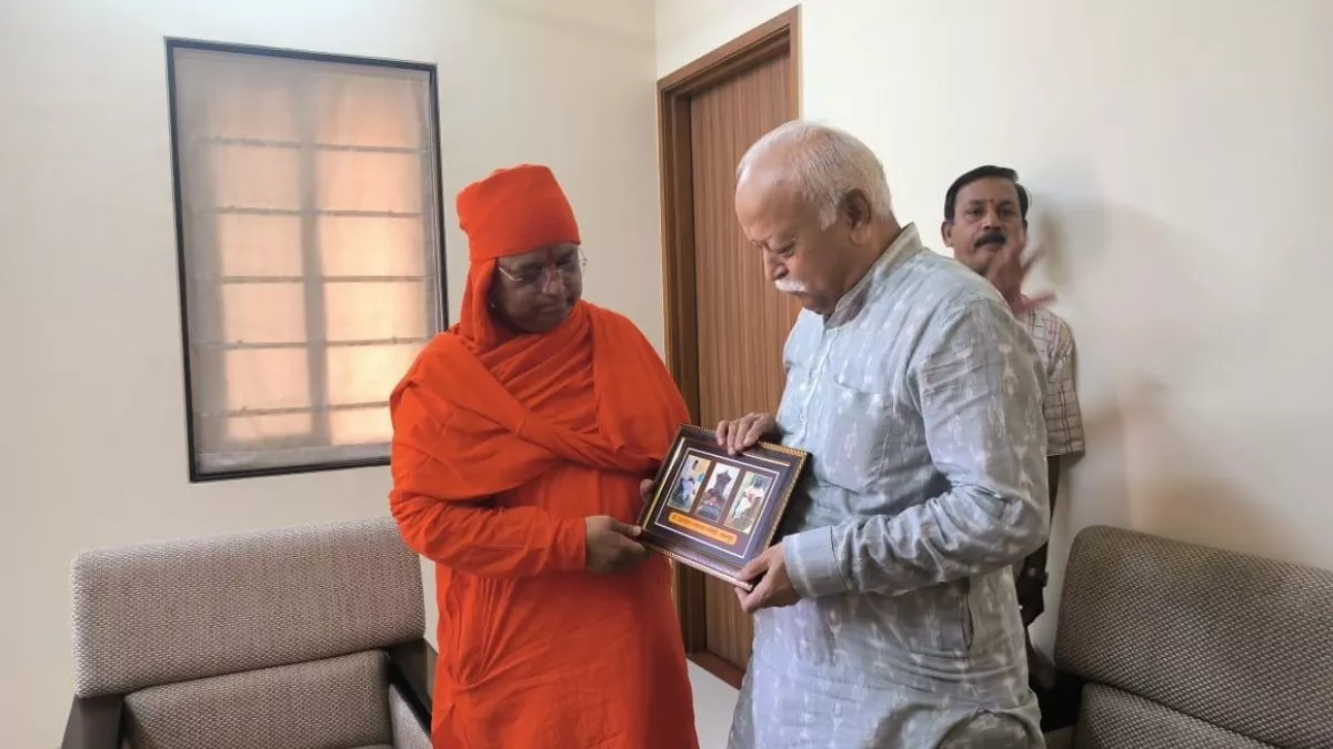 'सनातन संस्कृति का विस्तार ही...', RSS सरसंघचालक भागवत से मिले स्वामी सत्यप्रकाश, संघ के उद्देश्य को लेकर कही ये बात