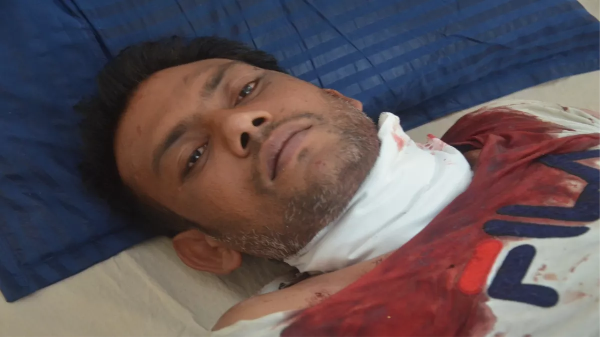 Moradabad News: पत्नी पर ब्लेड से हमला कर खुद भी काट ली गर्दन, हालत गंभीर -  Husband Attacks Wife with Blade Then Self Harms Moradabad crime news