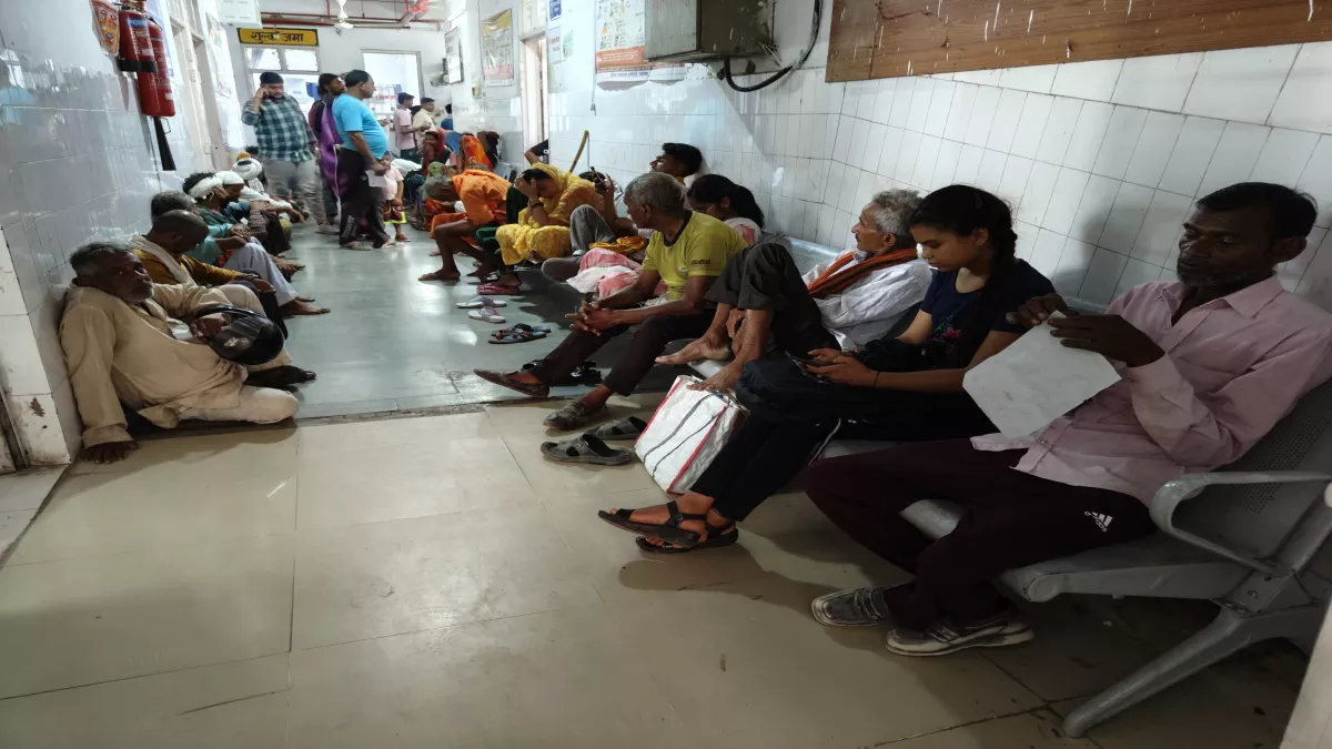 Heatwave Alert: यूपी में गर्मी का कहर जारी, इस जिले में बुखार से तीन की मौत; अस्पतालों में बढ़ गए मरीज