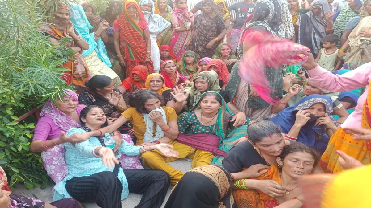 Mathura Crime News: मारपीट में घायल ऑटो चालक की 5 दिन बाद मौत, परिवार ने थाने पर शव रख किया हंगामा