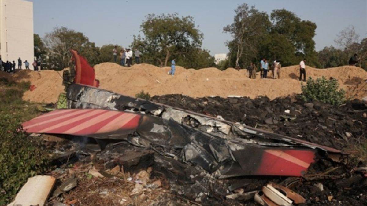 Ahmedabad Plane Crash: PM मोदी, अमित शाह और केजरीवाल ने विमान हादसे पर जताया दुख, ममता समेत बाकी नेताओं का भी आया बयान - Ahmedabad Plane Crash PM Modi Amit Shah Kejriwal