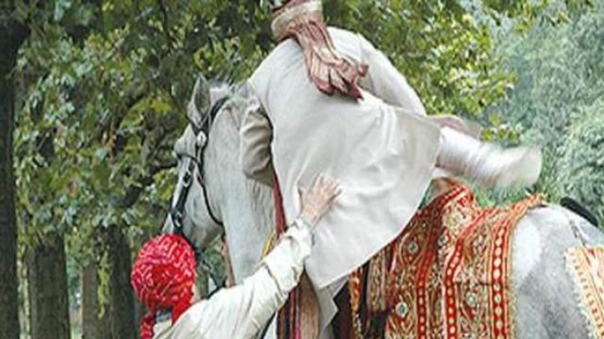 https://www.jagranimages.com/images/newimg/12062025/12_06_2025-dulha_23962141.jpg