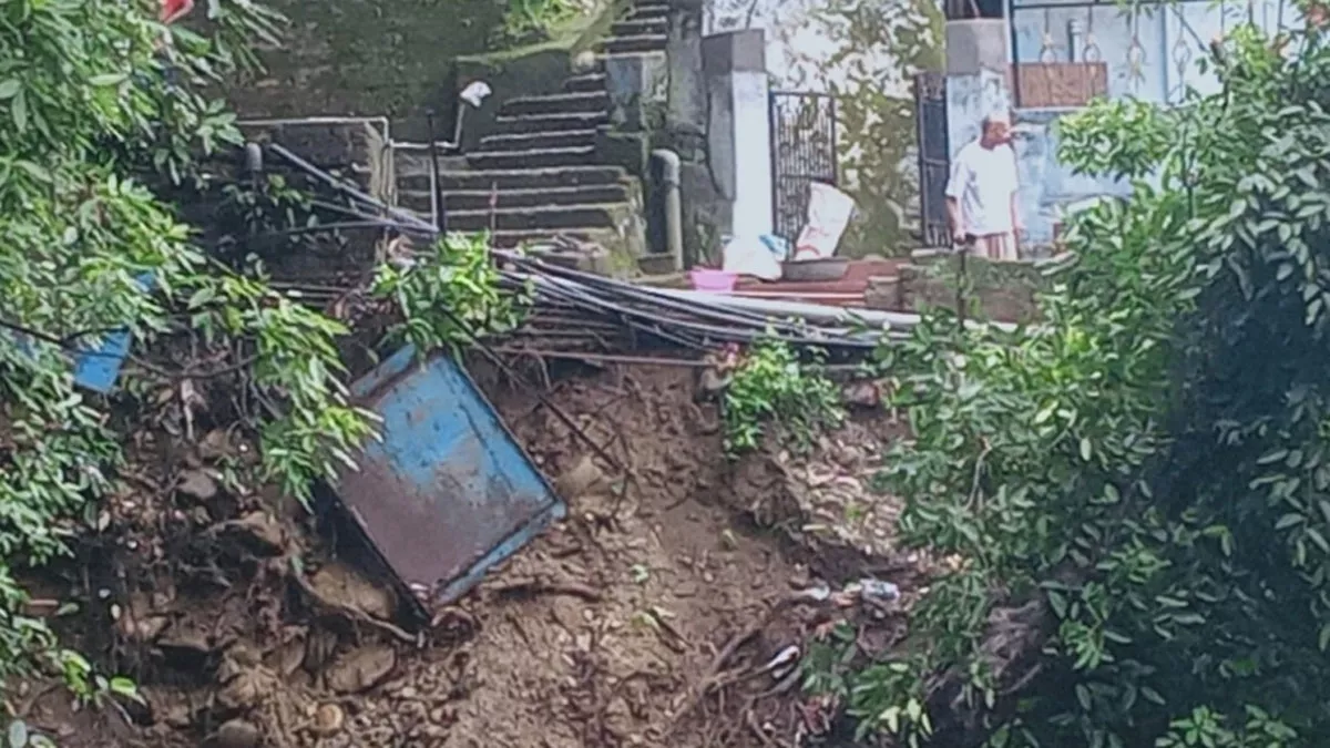 उत्‍तराखंड में प्री मानसून बारिश का कहर, पिथौरागढ़ में भूस्खलन से खतरे की जद में आया आवासीय मकान