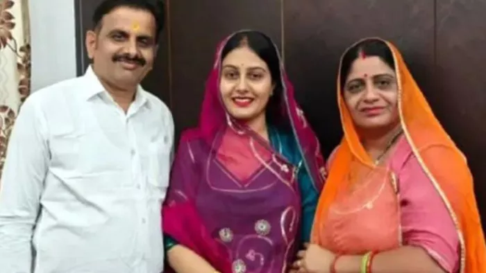 विमान में गुजरात के पूर्व मुख्यमंत्री विजय रुपाणी भी सवार थे (फोटो: पीटीआई)