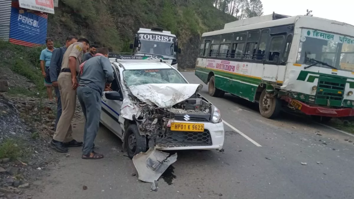 Solan Accident: सोलन में बस और टैक्सी में जोरदार टक्कर, एक ही परिवार के 3 लोग घायल; अस्पताल में चल रहा इलाज