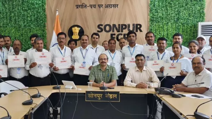 रेलवे ने चलाया मेगा टिकट चेकिंग अभियान। (जागरण)