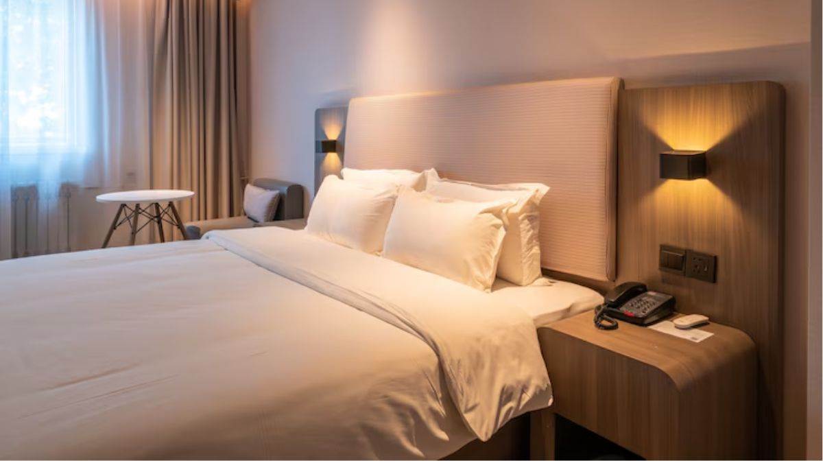 https://www.jagranimages.com/images/newimg/12062025/12_06_2025-things_you_can_take_from_hotel_23962360.jpg