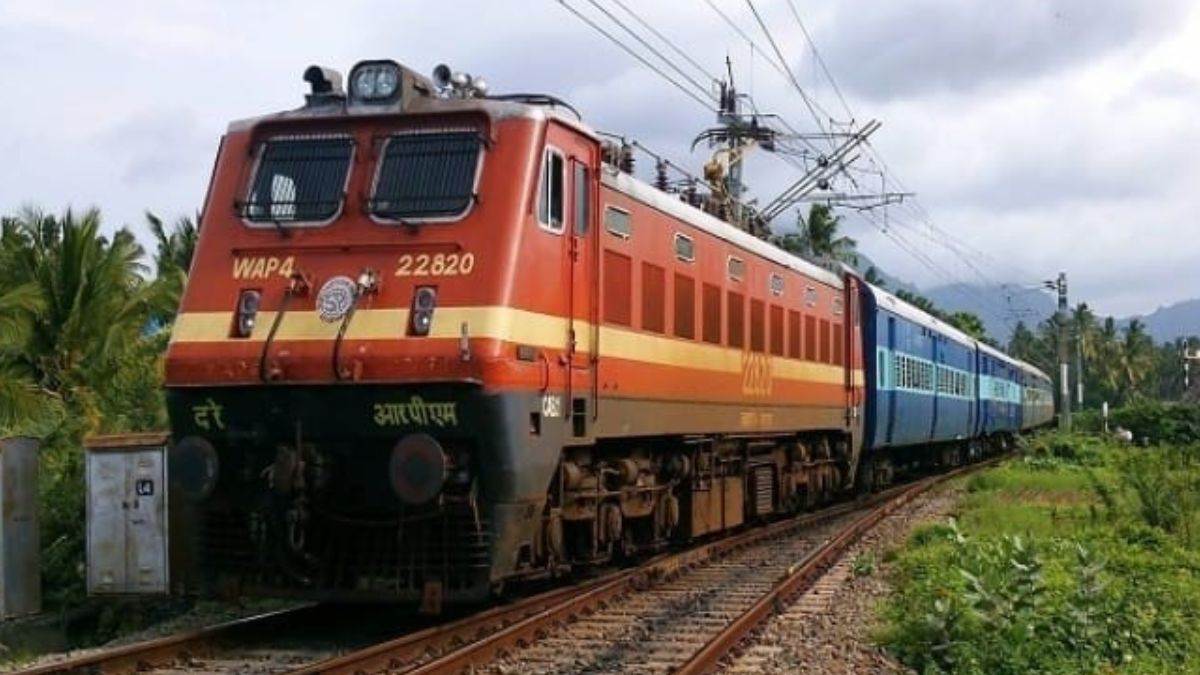 https://www.jagranimages.com/images/newimg/12062025/12_06_2025-train_3_23961827.jpg