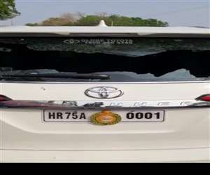 सिरसा में हरियाणा विधानसभा डिप्टी स्पीकर रणबीर गंगवा की गाड़ी पर आंदोलनकारियों का हमला, शीशे टूटे, बाल-बाल बचे गंगवा