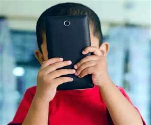 Jharkhand News 30 प्रतिशत बच्चे आठ घंटे से ज्यादा समय मोबाइल पर बीता रहे हैं।