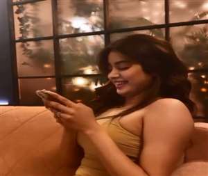 Janhvi Kapoor When was asked whom she is texting, she gestured shyly
