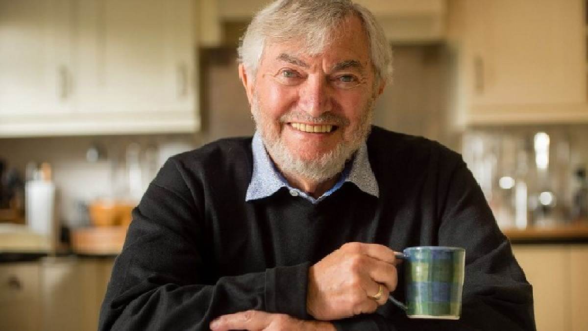 https://www.jagranimages.com/images/newimg/12072022/12_07_2022-monty_norman_22883843.jpg