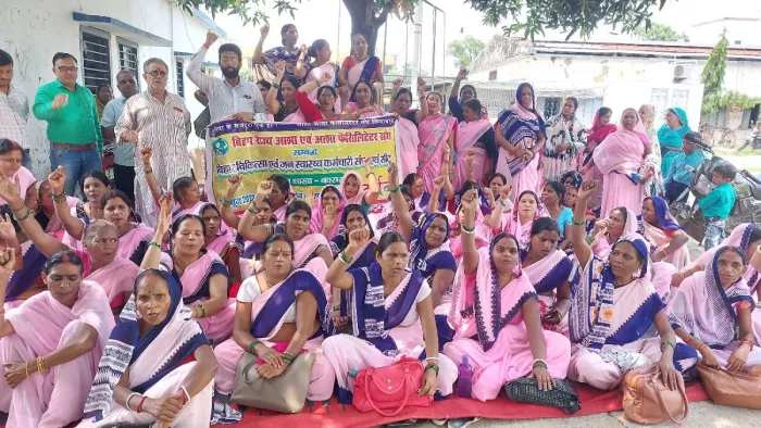 Asha Workers Strike: आशा कार्यकर्ता नौ सूत्री मांगों को लेकर अनिश्चितकालीन हड़ताल पर