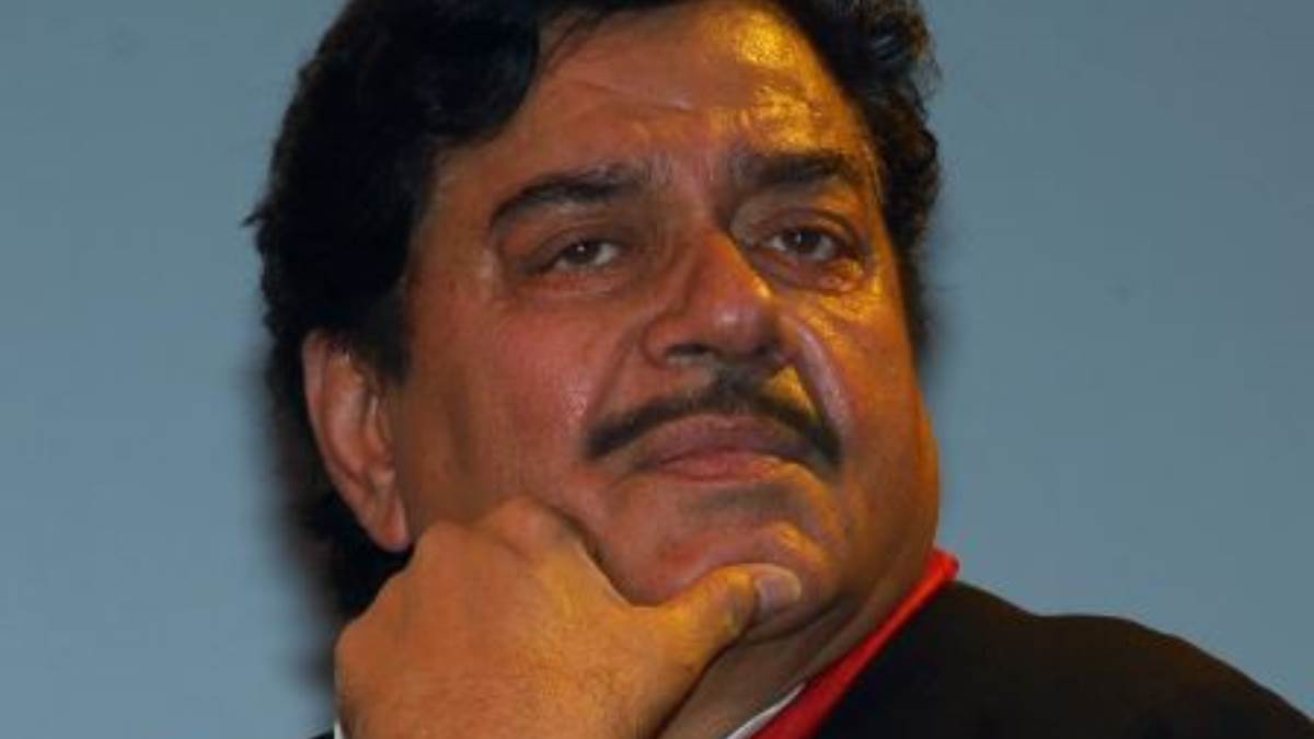 shatrughan sinha birthday special when he overshadowed the hero by becoming a villain in movies