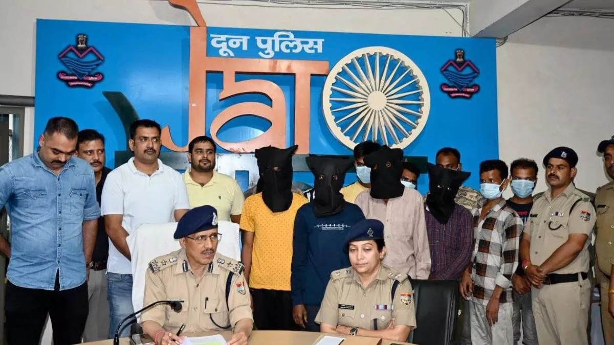 डकैती को अंजाम देने से पहले ही UP का गैंग चढ़ा दून पुलिस के हत्थे, अवैध असलहे, चोरी के मोबाइल फोन व नगदी बरामद