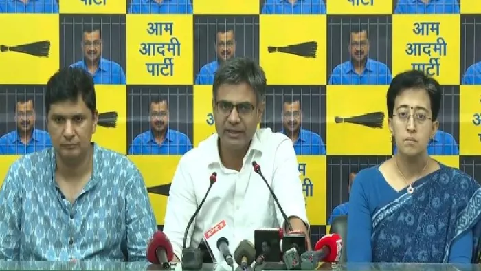 केजरीवाल की सुप्रीम कोर्ट से जमानत के बाद AAP ने भाजपा पर साधा निशाना।