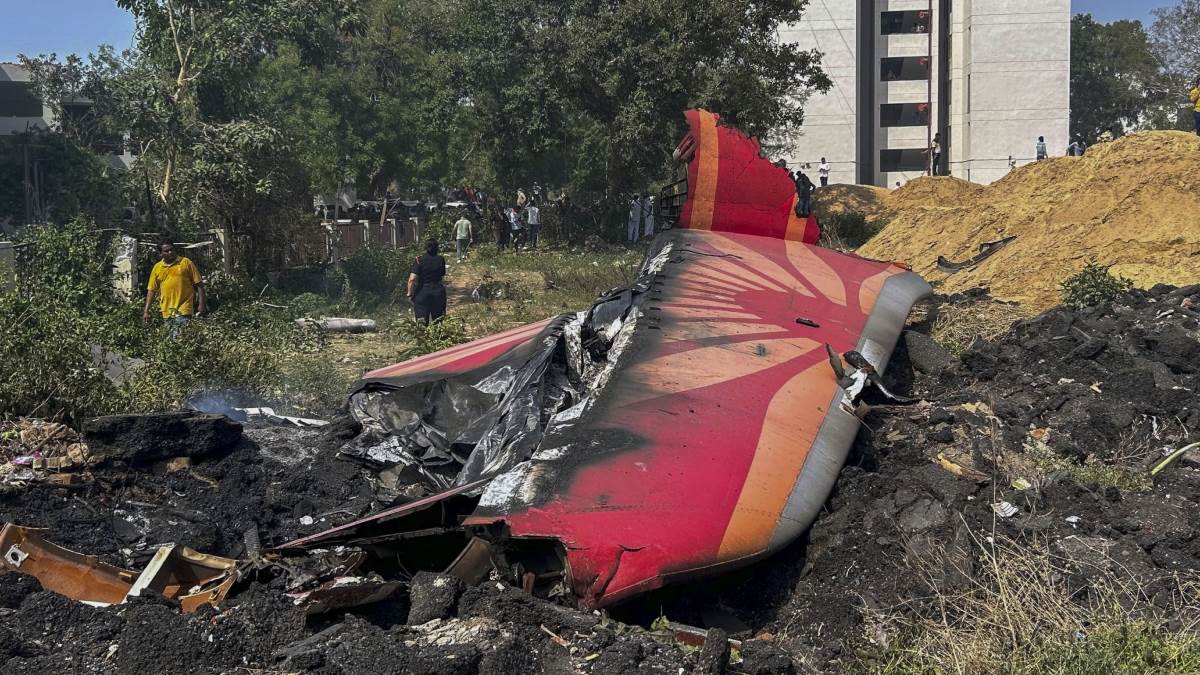https://www.jagranimages.com/images/newimg/12072025/12_07_2025-air_india_28_23982119.jpg