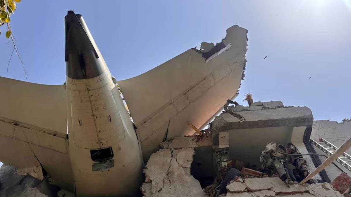 https://www.jagranimages.com/images/newimg/12072025/12_07_2025-air_india_plane_crash_explain_23982862.jpg