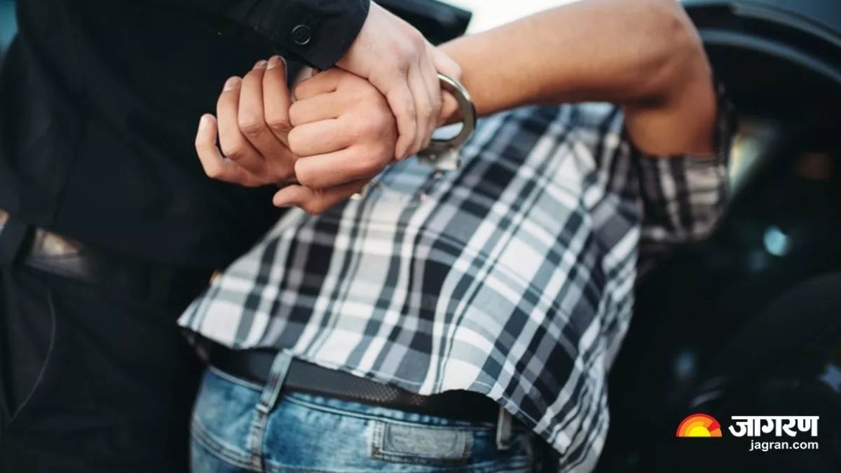 ncr igi airport arrest man deported from us for fake passport